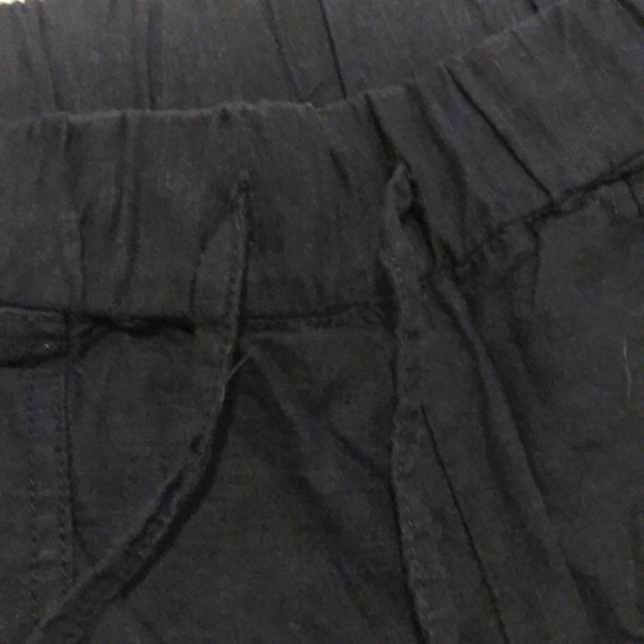 Elastic waistband, black shorts - Picture 4 of 5